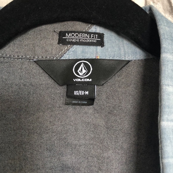 Volcom short sleeve button up shirt - Picture 2 of 3